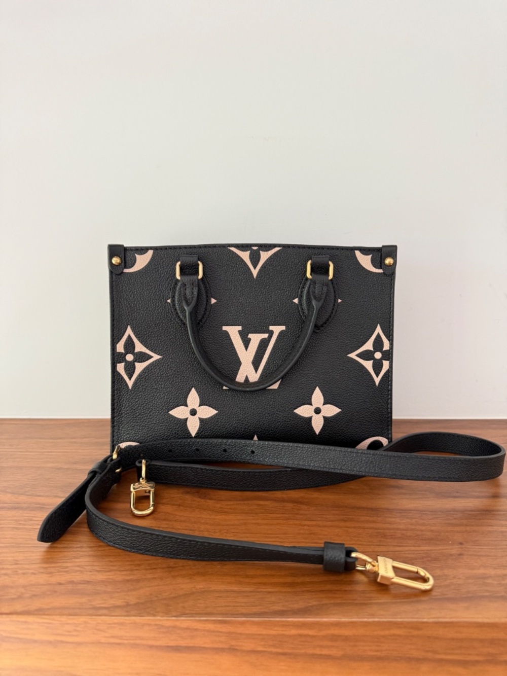Louis Vuitton Empreinte Monogram Giant Onthego PM Black Beige Pre-Owned - Picture 11 of 13